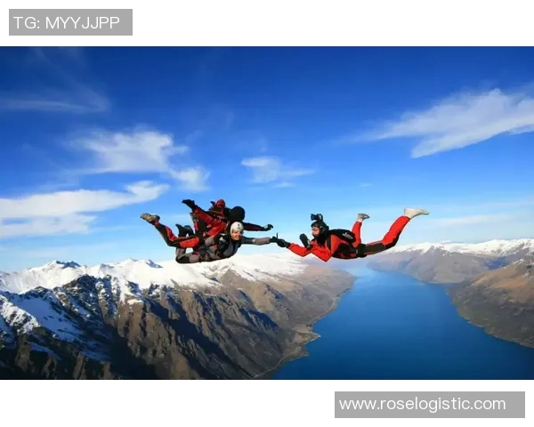 足球明星高空挑战极限爬墙高清图片展示运动员的勇气与魅力